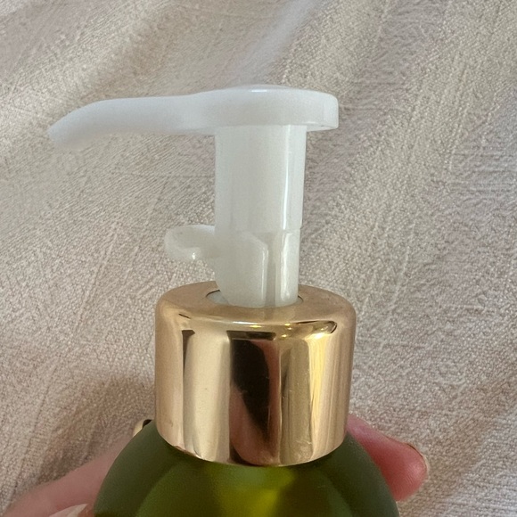 Tata Harpers nourishing Oil cleanser, unopened - Picture 4 of 6